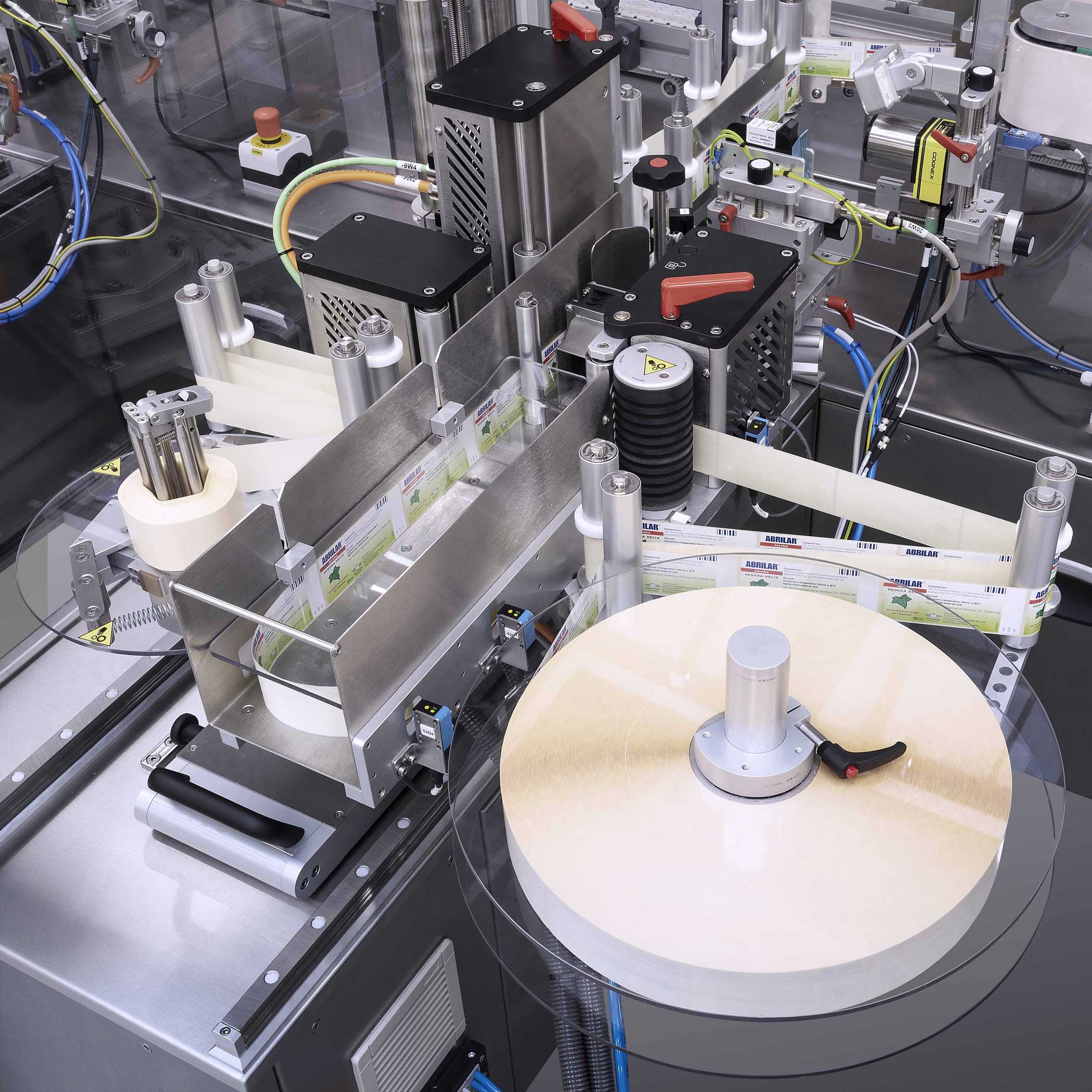 Inline-Prüfung und Etikettierung für Track and Trace in der Pharmaindustrie – INTREX Deutschland